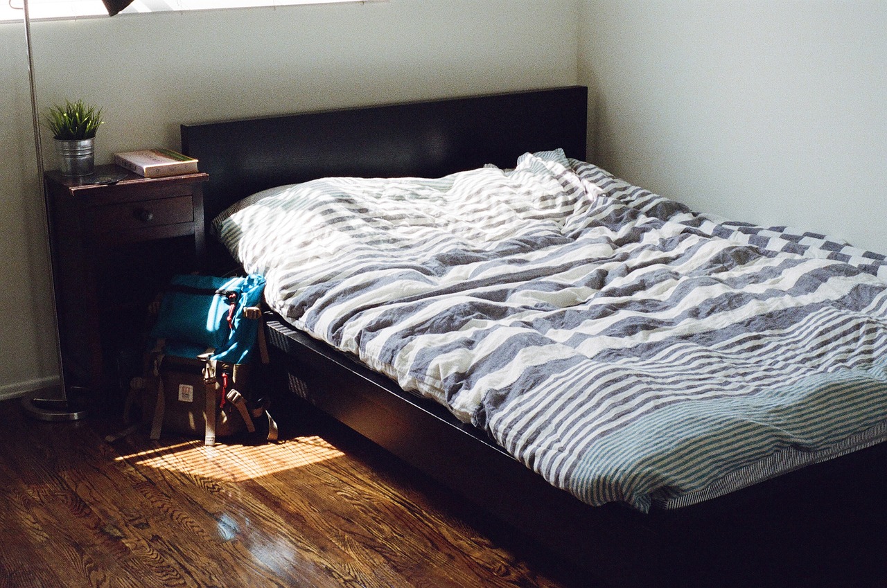 How to Use Under-Bed Storage in Small Bedrooms